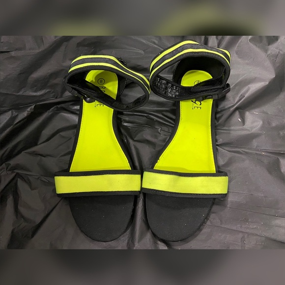 Sandals - Picture 4 of 7